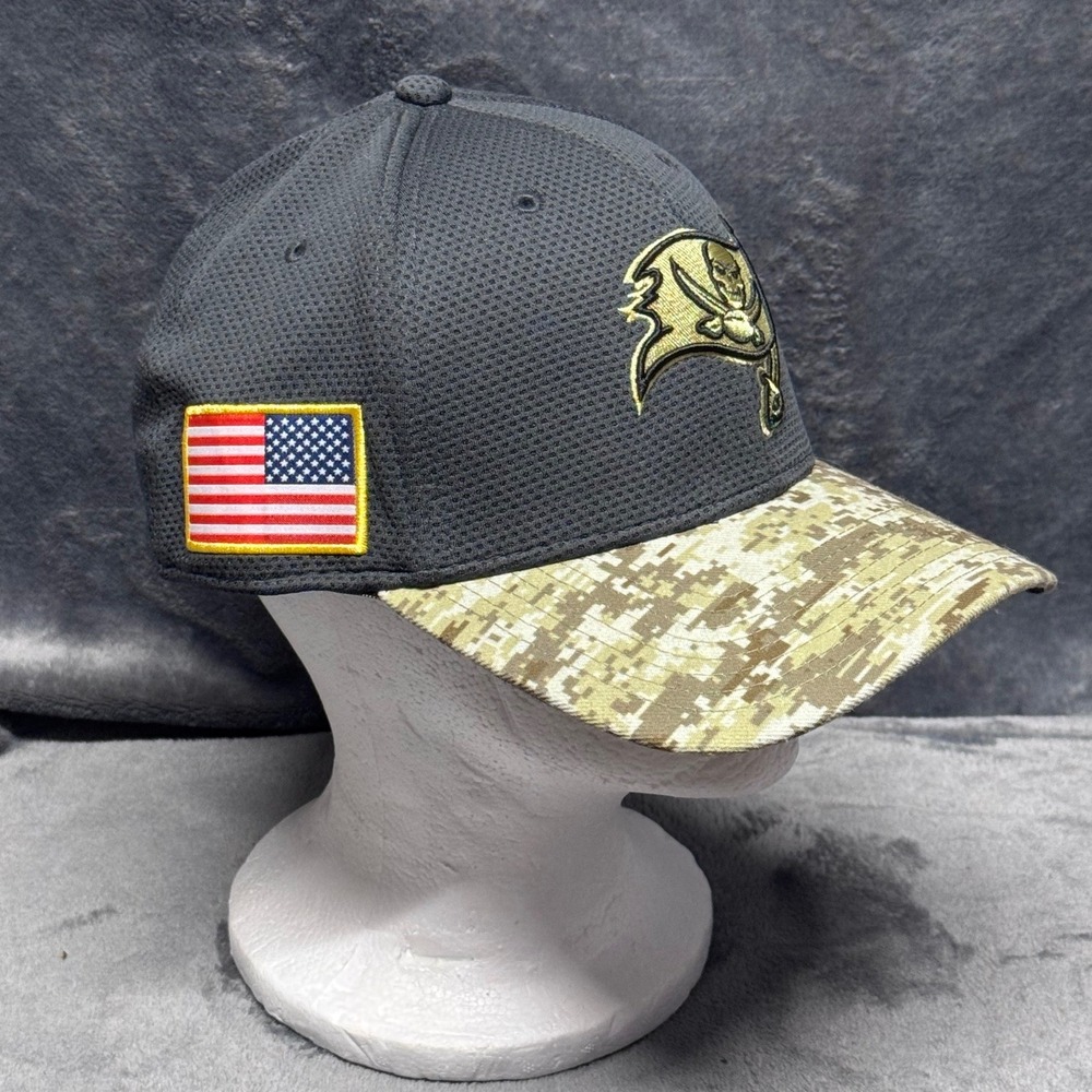 Tampa Bay Buccaneers Salute to Service Hat Mens M/L Black Camo New Era 39THIRTY